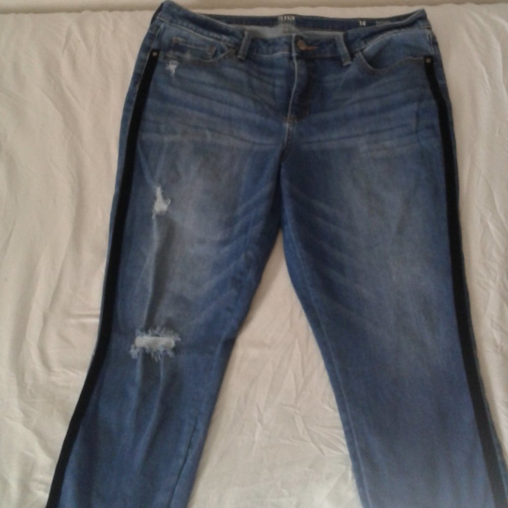 Cropped Jeans with Super Cute Velvet Stripe